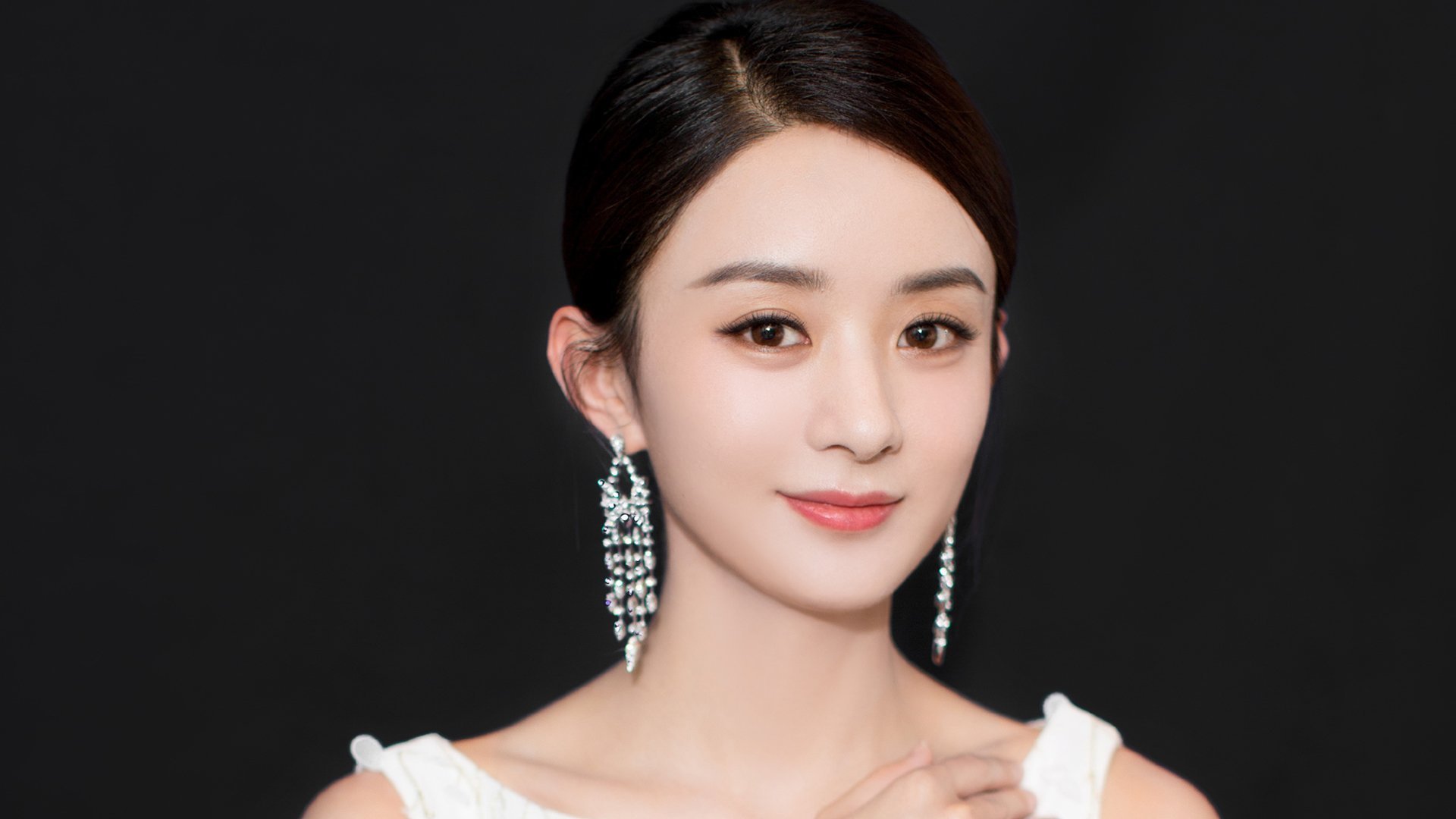 爱游戏品牌互动-曼城前场锋线如虎添翼，蓝月亮冲击双冠王，曼城是不是叫蓝月亮